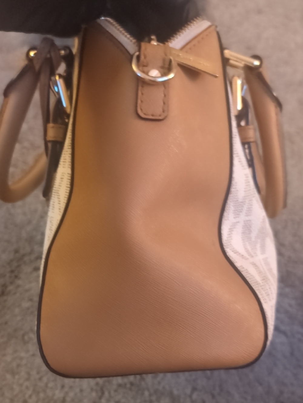 Michael Kors Hand / Crossbody Purse - Picture 8 of 14